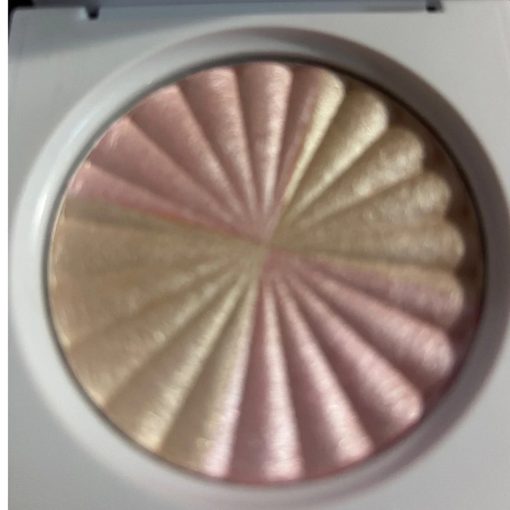 Ofra Highlighter in March Beauty Word new